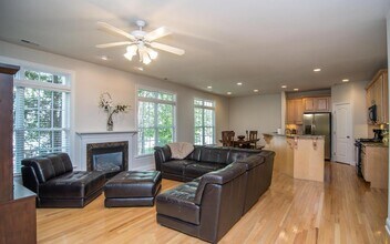 131 Alden Village Ct in Cary, NC - Building Photo - Building Photo