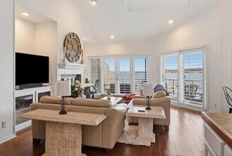 403 Island Dr in Horseshoe Bay, TX - Foto de edificio - Building Photo