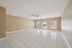 2709 Avenue D in San Leon, TX - Building Photo