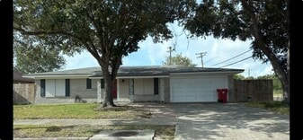 100 Jewitt Dr in Robstown, TX - Building Photo