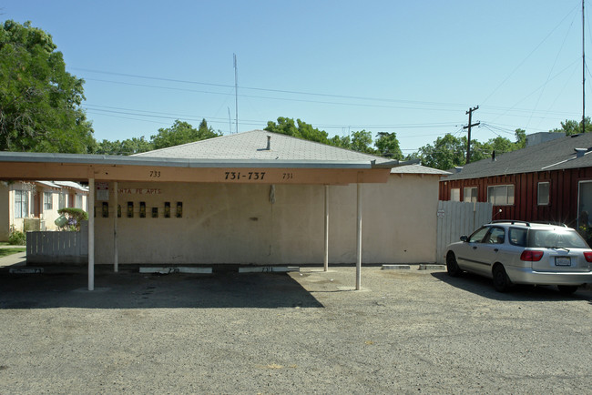 731-745 W Santa Fe Ave in Merced, CA - Building Photo - Building Photo