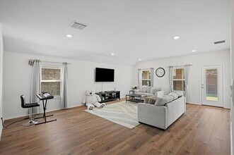 217 Redbarn Ln in Caddo Mills, TX - Foto de edificio - Building Photo