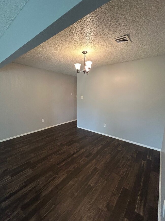 104 Hillside Dr in Hewitt, TX - Building Photo - Building Photo