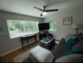 2116 W Dellview Dr in Tallahassee, FL - Foto de edificio - Building Photo