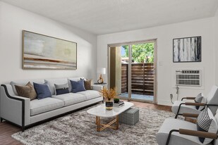 Casa Blanca Apartments in Antioch, CA - Building Photo