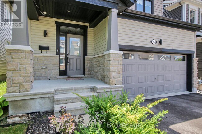 993 Shimmerton Cir in Ottawa, ON - Building Photo - Building Photo