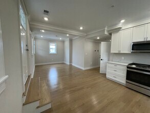 2 Rossmore Rd, Unit 2 in Boston, MA - Building Photo - Building Photo