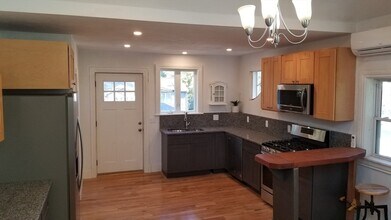 52 Nantasket Ave in Hull, MA - Building Photo - Building Photo