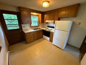372 Park St in Bristol, CT - Building Photo - Building Photo