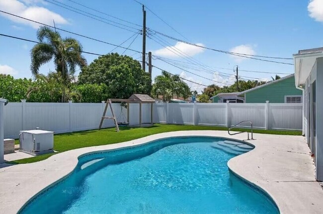 property at 516 E Whitney Dr