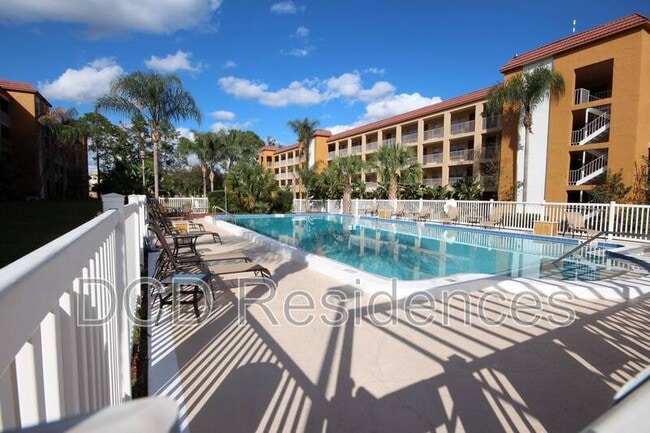 1015 Griffin Rd in Lakeland, FL - Building Photo - Building Photo