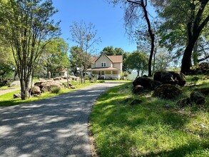 15141 Willow Wood Ln in Grass Valley, CA - Building Photo - Building Photo