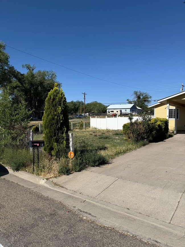property at 547 S Market St