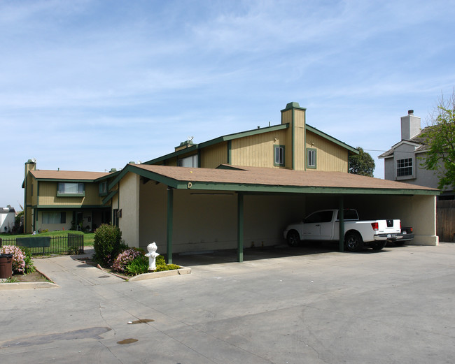 Garden Del Sol Apartments in Costa Mesa, CA - Building Photo - Building Photo