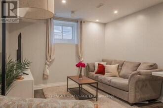 133 Lionhead Golf Club Rd in Brampton, ON - Building Photo - Building Photo