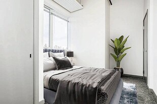 Kingsway Lofts & Apartments in Edmonton, AB - Building Photo