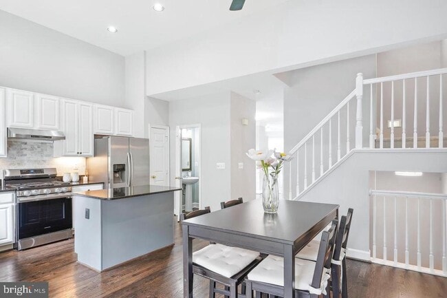 2557 James Monroe Cir in Herndon, VA - Building Photo - Building Photo