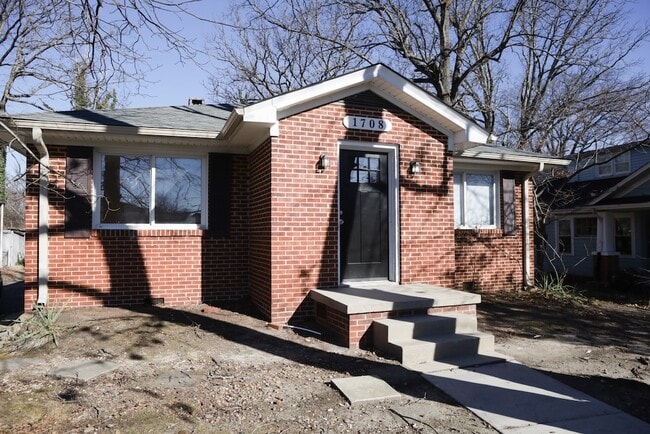 1708 Walker Ave, Unit 1708-B in Greensboro, NC - Foto de edificio - Building Photo