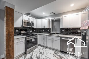 3328 W Congress Pky, Unit G in Chicago, IL - Building Photo