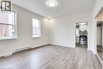 35 Albion St in Brantford, ON - Building Photo - Building Photo