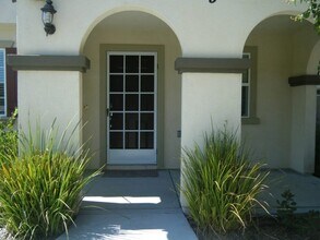 401 N Lindsay St, Unit #5 in Lake Elsinore, CA - Foto de edificio - Building Photo