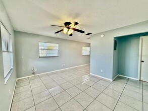 10812 Hannaway Dr in Riverview, FL - Building Photo - Building Photo
