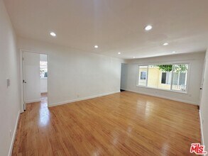 1108 S Sherbourne Dr in Los Angeles, CA - Building Photo - Building Photo