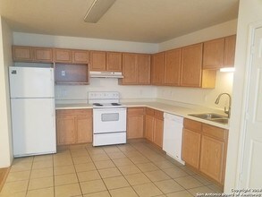 8024 Maverick Climb in San Antonio, TX - Building Photo - Building Photo