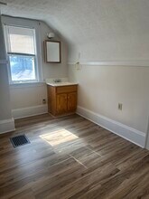 134 Norwood St in Barberton, OH - Foto de edificio - Building Photo