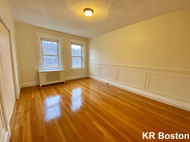 736 Washington St in Brookline, MA - Building Photo - Building Photo