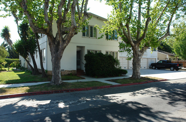 820 Winchester Dr in Burlingame, CA - Foto de edificio - Building Photo