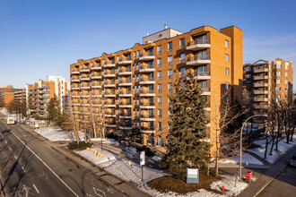 La Residence Steger in St. Laurent, QC - Building Photo - Building Photo