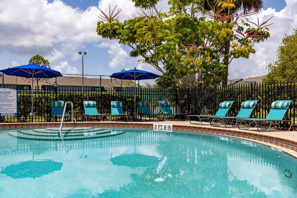 Lake Pointe Apartments in Melbourne, FL