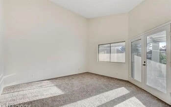 5600 Orchard Ln in Las Vegas, NV - Building Photo - Building Photo