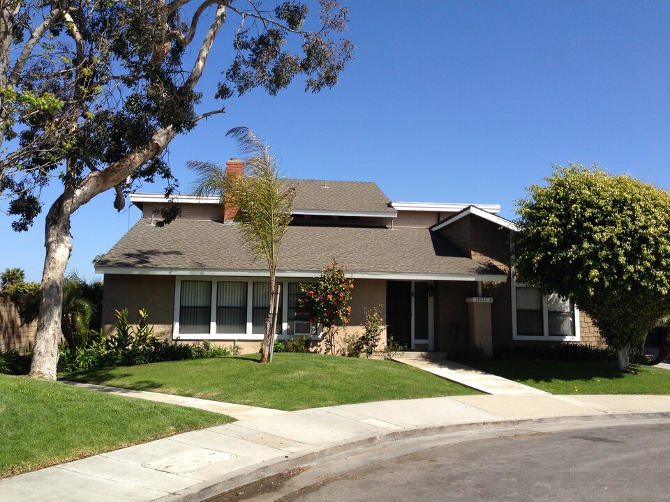 Harbor Bluffs Apartments in Huntington Beach, CA - Foto de edificio