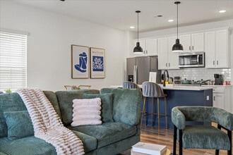 7047 Lash Ln in Charlotte, NC - Building Photo - Building Photo