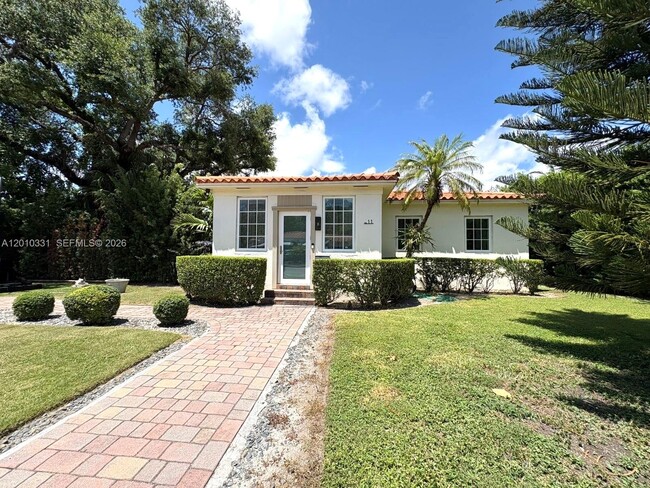 11 Veragua Ave in Coral Gables, FL - Building Photo - Building Photo
