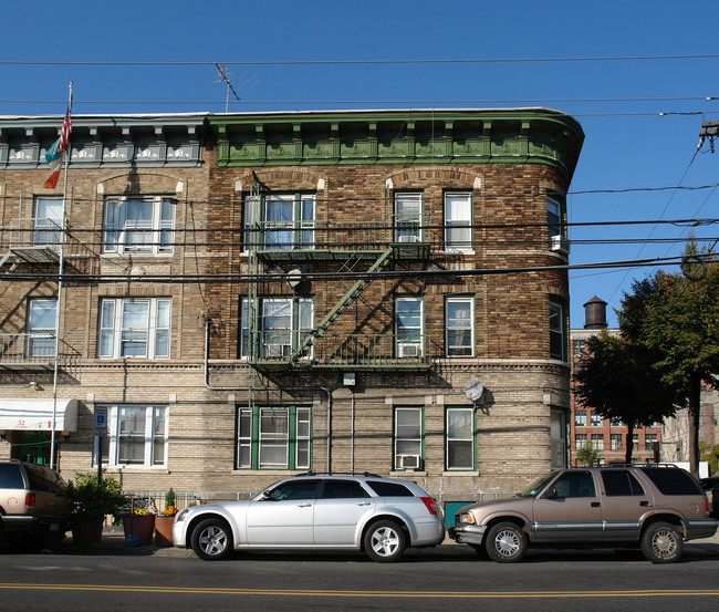 50 Broadway in Jersey City, NJ - Foto de edificio - Building Photo