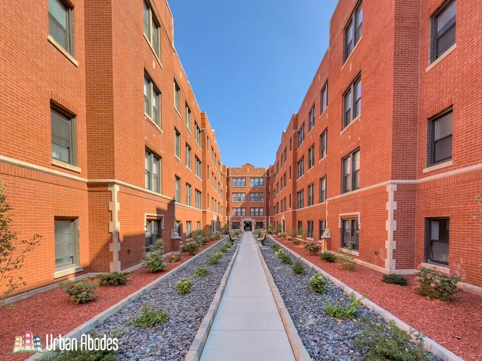 3941 N Janssen Ave, Unit A04C in Chicago, IL - Building Photo