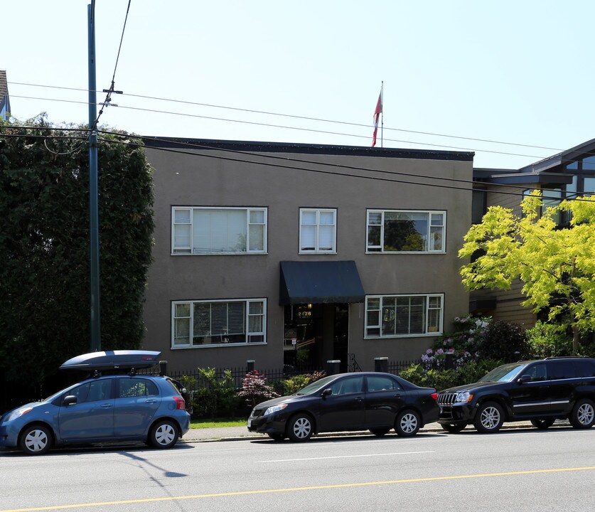 2426 W 4th Ave in Vancouver, BC - Building Photo