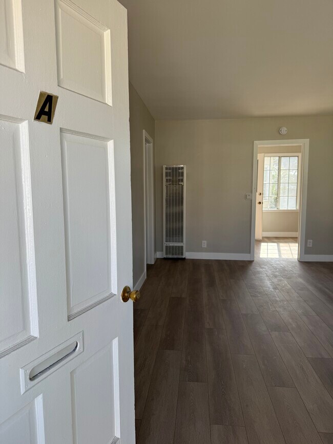 15710 Halldale Ave, Unit A in Gardena, CA - Building Photo - Building Photo