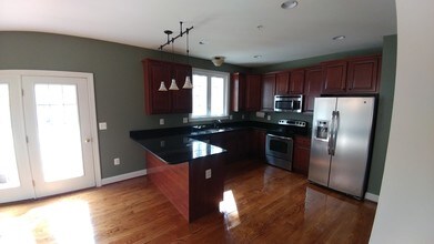 46 Hibiscus Ct in La Plata, MD - Building Photo - Building Photo
