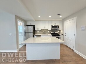 4101 N Lincoln Ave, Unit 2R in Chicago, IL - Foto de edificio - Building Photo