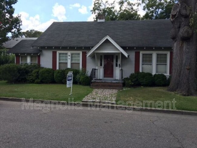 property at 107 W Jennette Ave