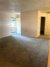 1129 S 124th East Ave in Tulsa, OK - Foto de edificio - Building Photo