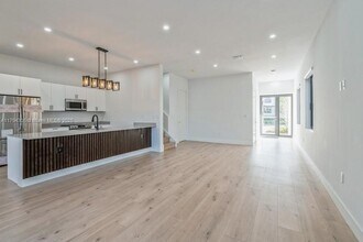 419 NE 16th Ave in Fort Lauderdale, FL - Building Photo - Building Photo