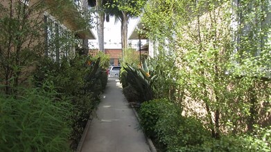 2226 S Carmelina Ave, Unit 2226 in Los Angeles, CA - Foto de edificio - Building Photo