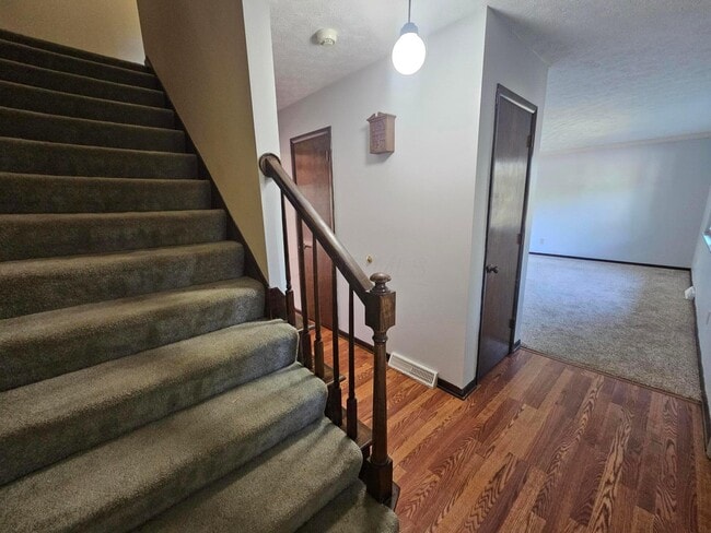 6648 Kennerdown St in Columbus, OH - Building Photo - Building Photo