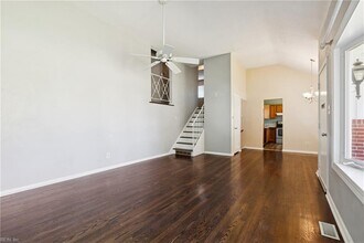 301 Pepper Mill Ct in Norfolk, VA - Building Photo - Building Photo