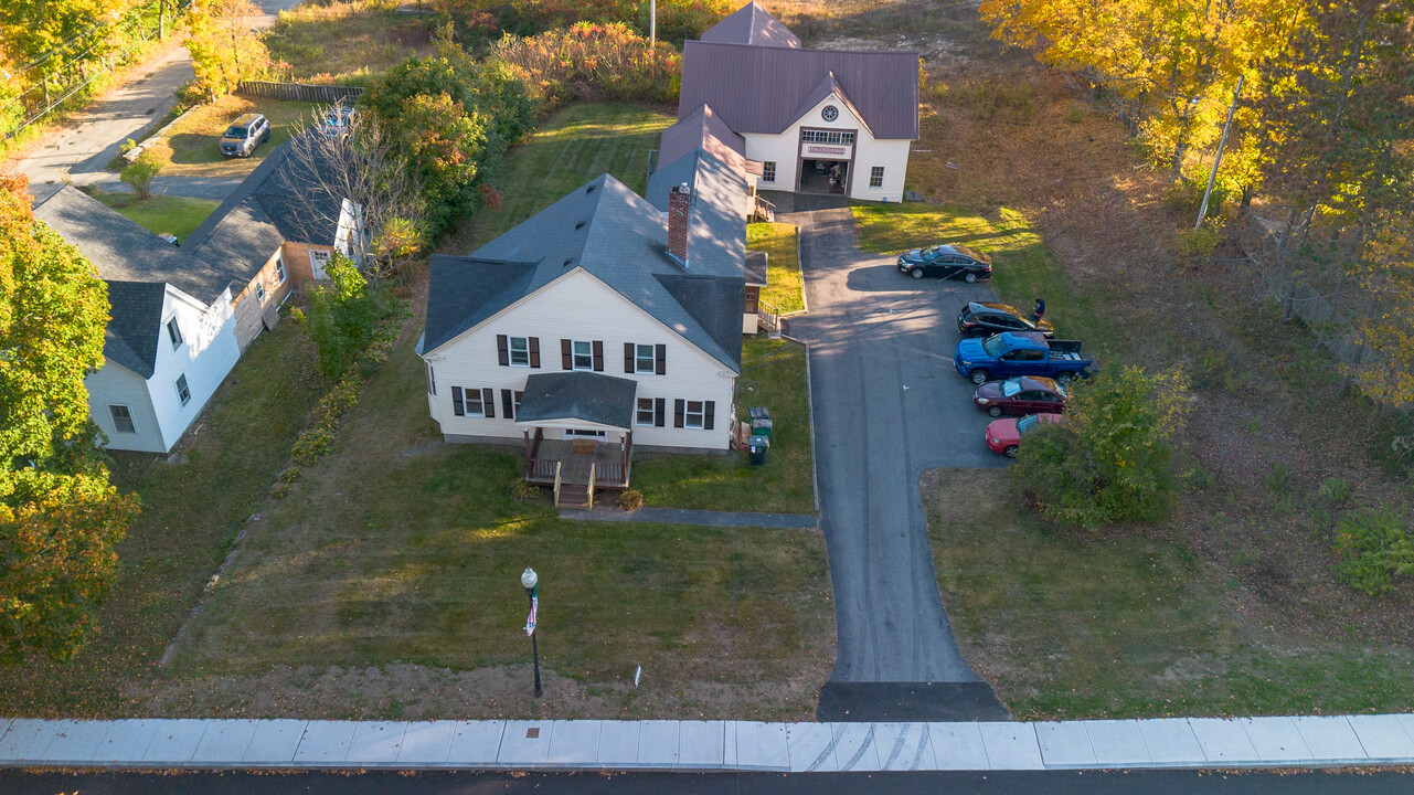 27 Main St in Ashburnham, MA - Foto de edificio